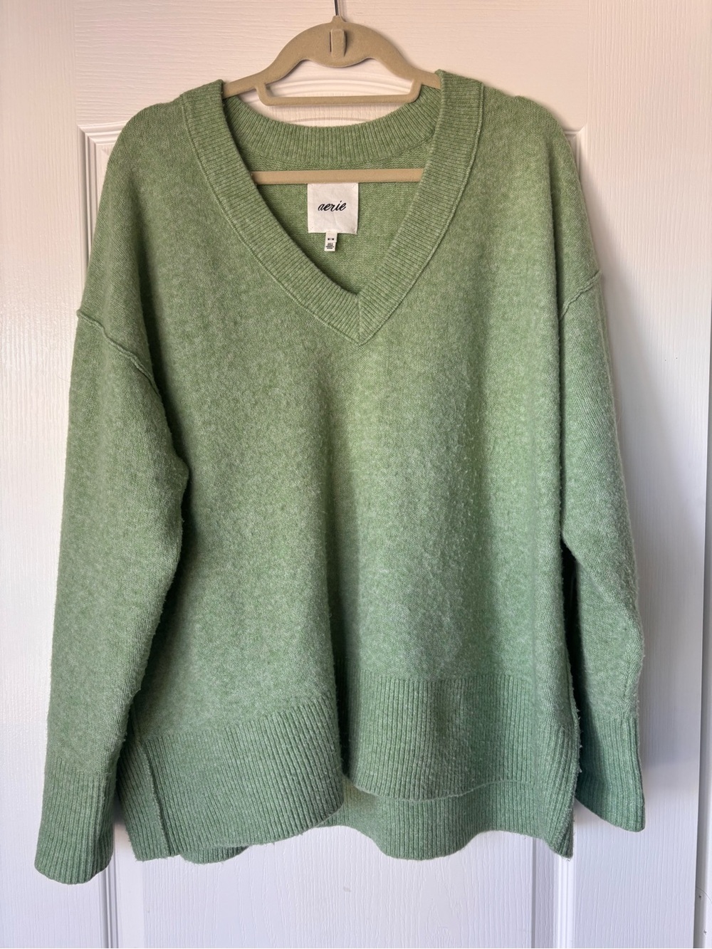Aerie unreal women’s tight knit V-neck oversized longsleeve sweater green mediu